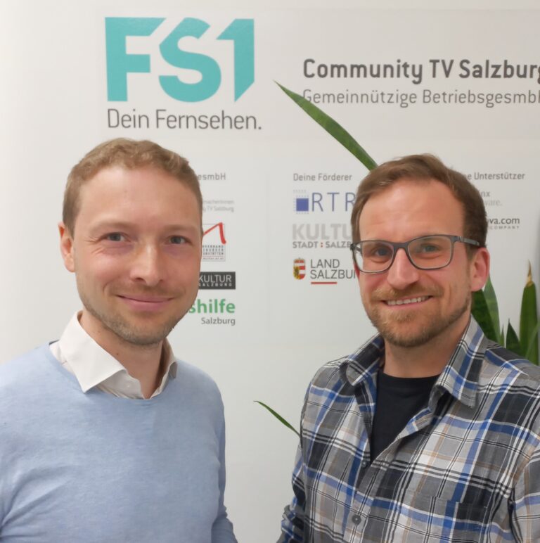Daniel Mayhofer, neuer Programmleiter bei FS1 - freies Fernsehen Salzburg und Josef Kirchner, neuer Gesch&auml;ftsf&uuml;hrer von DAS KINO zu sehen im Portrai vor dem FS1 Studio